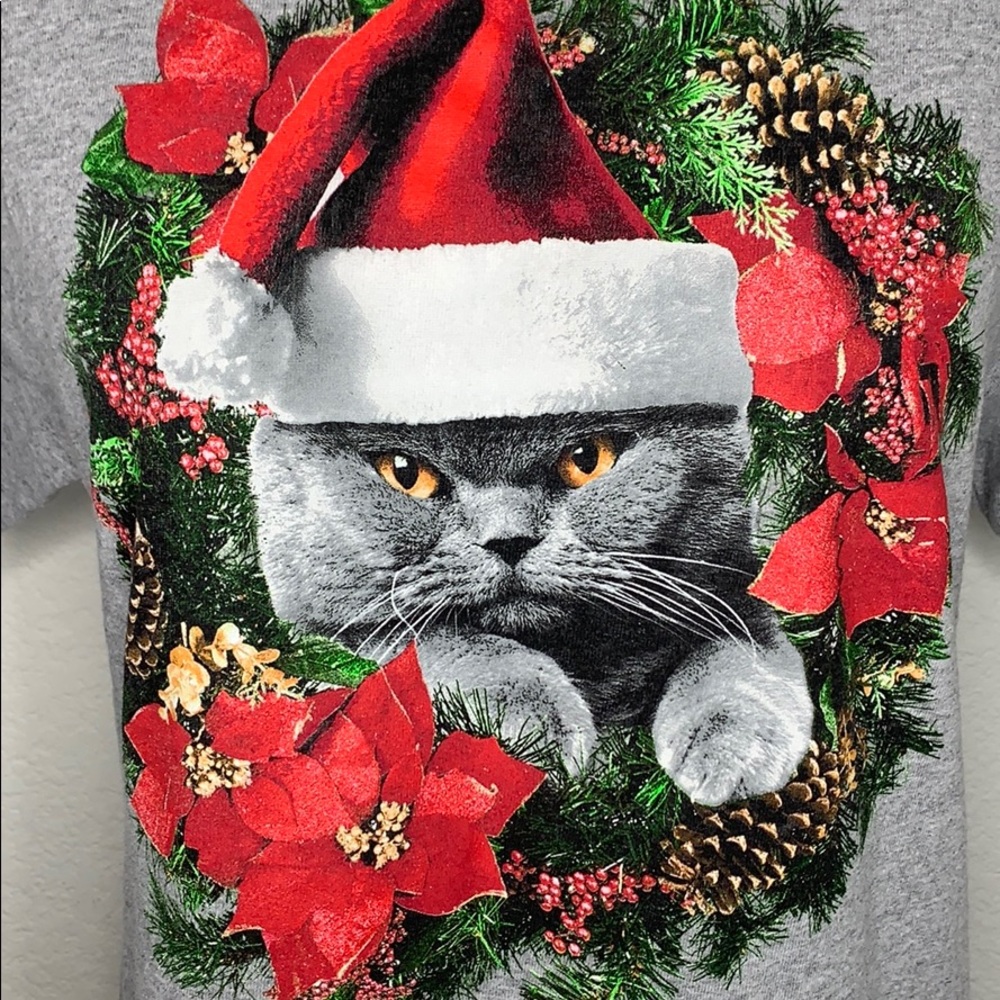 Cat in a Wreath Christmas Tee - Picture 2 of 8
